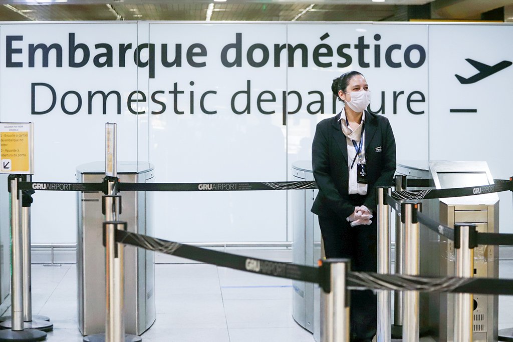 Viagens: a Latam informou aos passageiros que já cancelou 1% de todos os voos domésticos e internacionais em janeiro (Rahel Patrasso/Reuters)