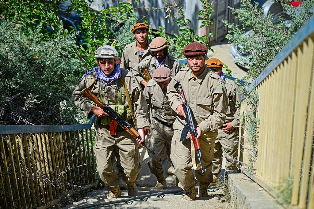 Afeganistão: Talibã cerca opositores no vale de Panshir, mas quer negociar