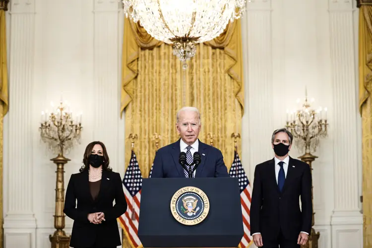 Kamala Harris, Joe Biden e Tony Blinken: desordem na evacuação dos cidadãos americanos e aliados já afeta popularidade do governo (Anna Moneymaker/Getty Images)