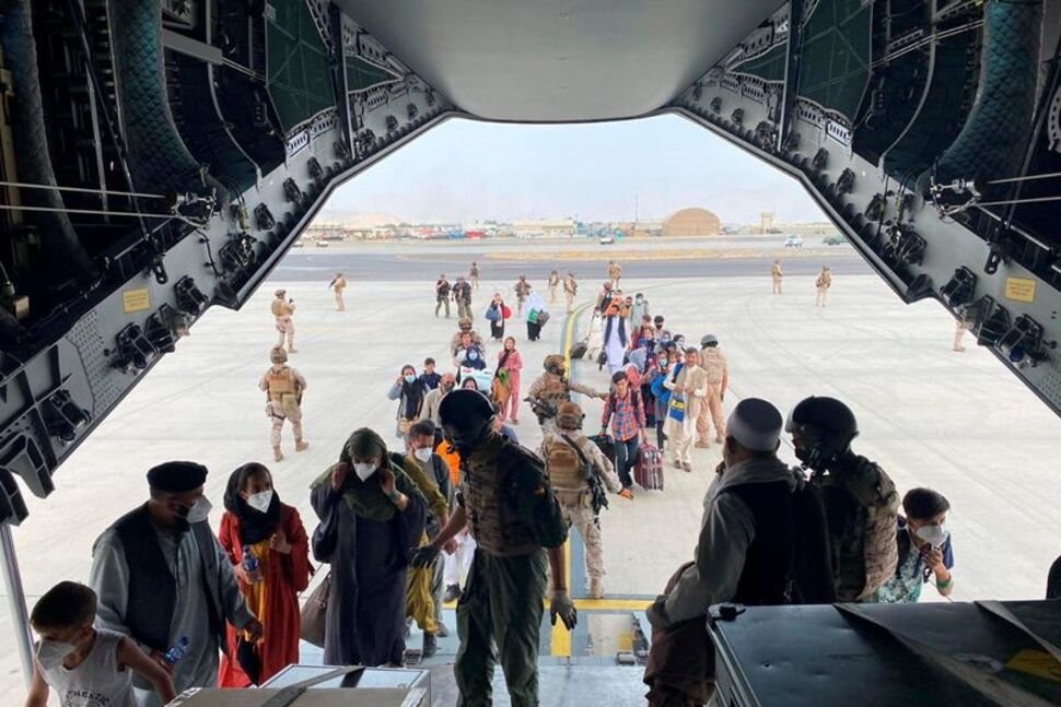 Afeganistão: as forças militares dos EUA, que têm protegido o aeroporto em Cabul, devem sair até terça-feira, segundo o presidente americano Joe Biden (AFP/AFP)