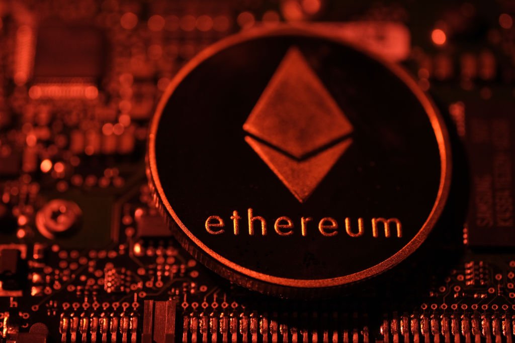 Ethereum despenca para US$ 950 em corretora após investidor vender 93 mil unidades da criptomoeda