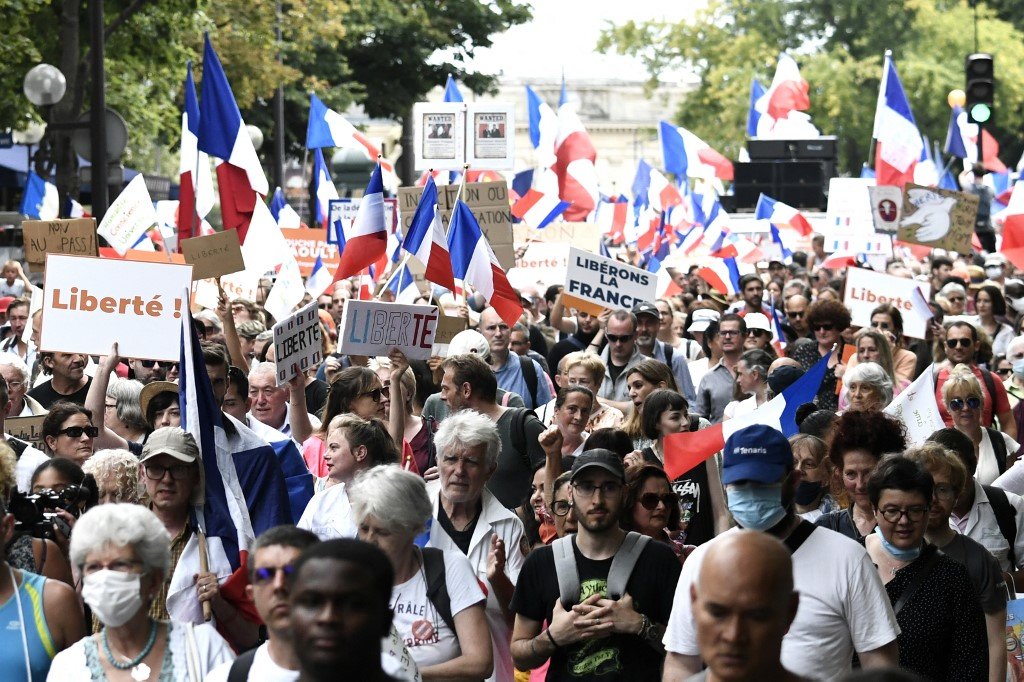 Protestos na França: vinte pessoas foram presas e um membro das forças de segurança ficou ferido (STEPHANE DE SAKUTIN / AFP/AFP)