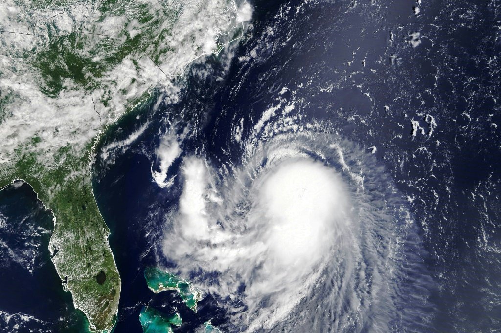 Alguns minutos antes de o furacão chegar a Cuba, o NHC elevou o Ian a categoria 3 (afp/AFP)
