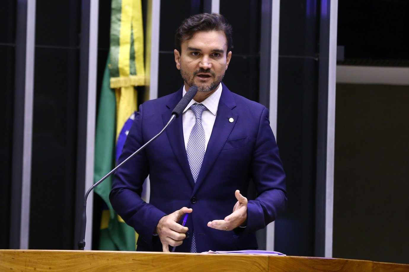 Ministro do Turismo pede exoneração; saída deve ser temporária para apresentação de emendas