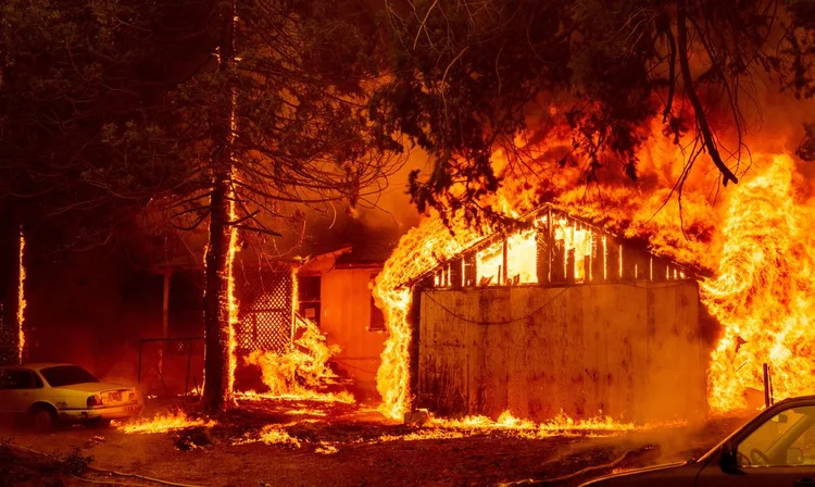 A cidade de Greenville, na Califórnia, foi carbonizada e ficou em ruínas por causa do Dixie, mas nenhuma morte foi relatada (JOSH EDELSON/AFP/Getty Images)