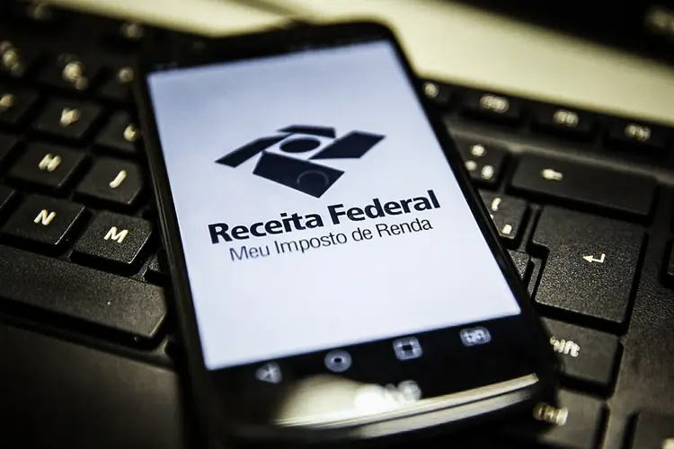 Receita Federal: Para saber se a restituição está disponível, o contribuinte deve acessar a página da Receita na internet (Marcello Casal Jr/Agência Brasil)