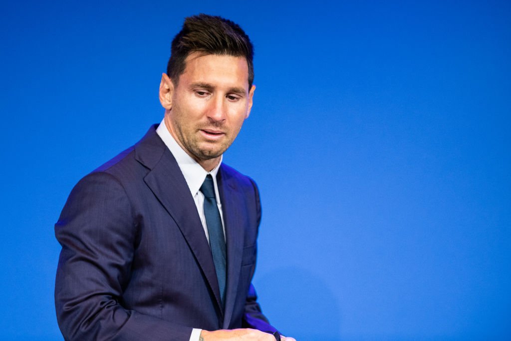 Messi vai assinar com PSG nesta terça-feira, diz pai do jogador