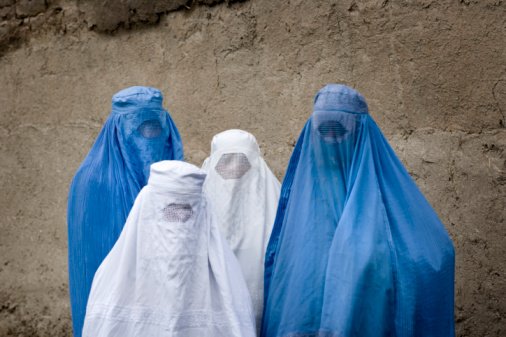 Mulheres de burca no Afeganistão: uso da vestimenta é obrigatório para o Talibã (Getty Images/Getty Images)