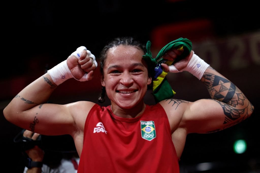 Beatriz Ferreira termina Olimpíadas com prata após derrota para irlandesa