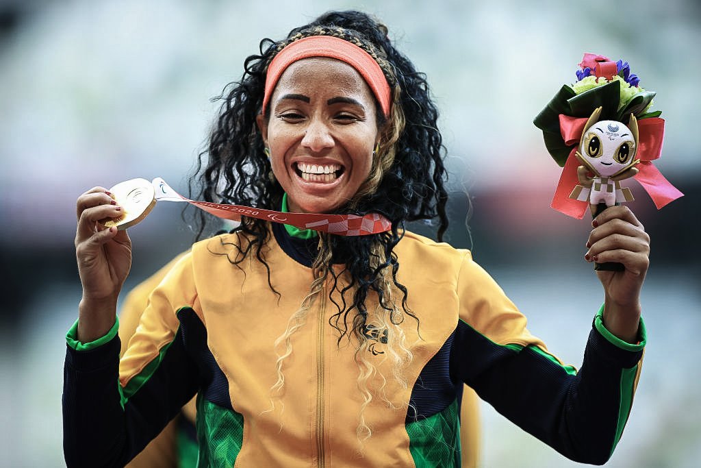 Paralimpíada: Quem é Silvânia Costa, medalha de ouro no salto em distância