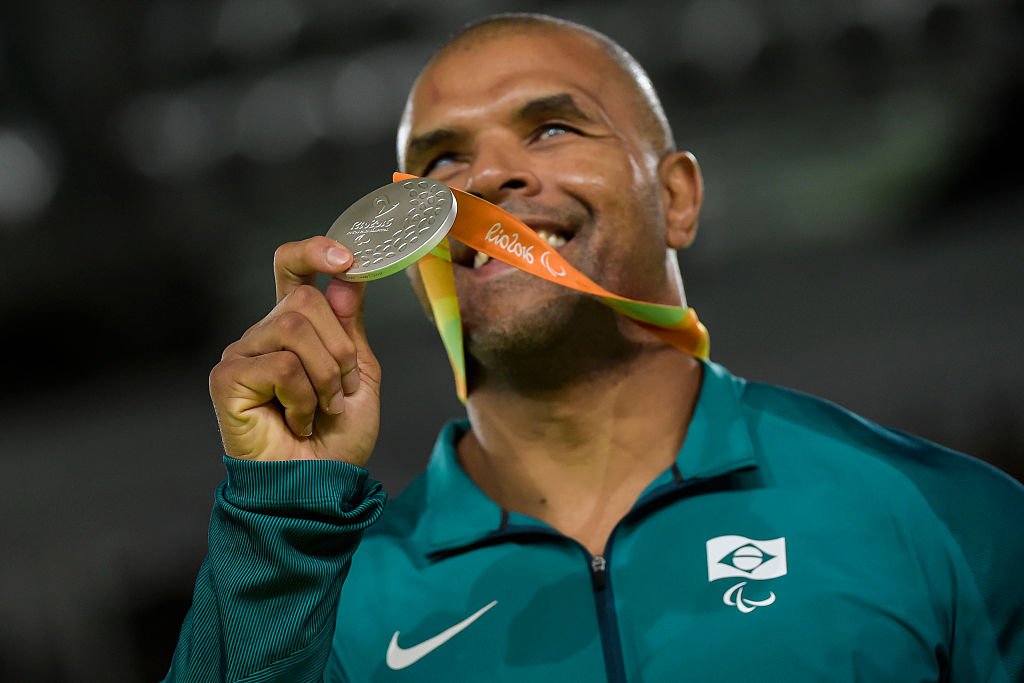 Lenda do judô supera 80% do pulmão comprometido para lutar por medalha