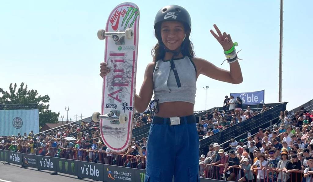 Rayssa acerta última manobra e é campeã no mundial de skate