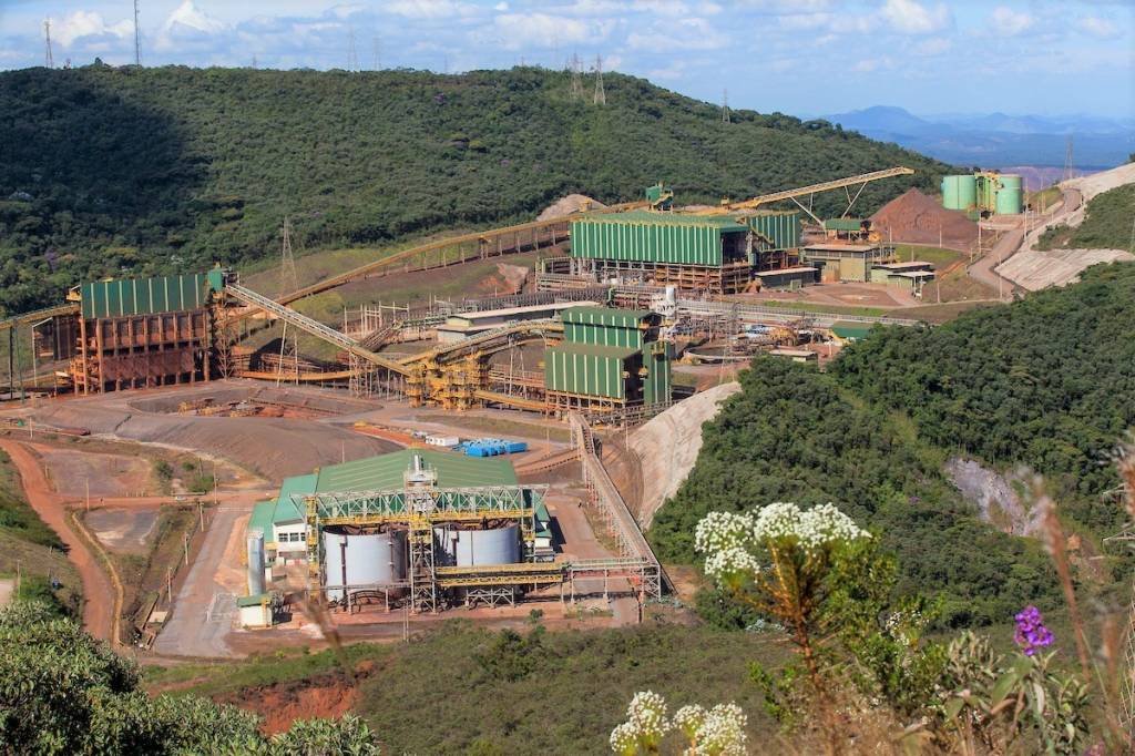 Mineração de Germano: no momento, são extraídos cerca de 45 mil toneladas de minério bruto por dia (Jeferson Roccio/Divulgação)