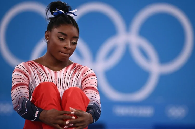 Simone Biles: todos enfrentamos o medo de errar e da desaprovação no ambiente de trabalho e na vida. (AFP/AFP)