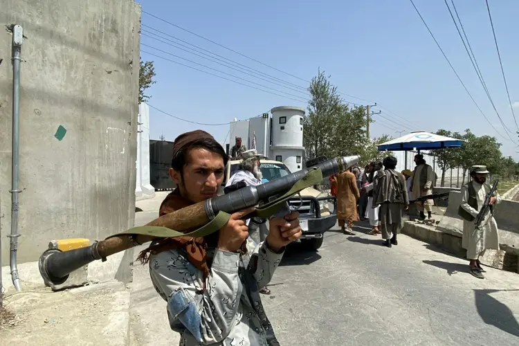 Tensão no aeroporto de Cabul, no Afeganistão (AFP/Reprodução)
