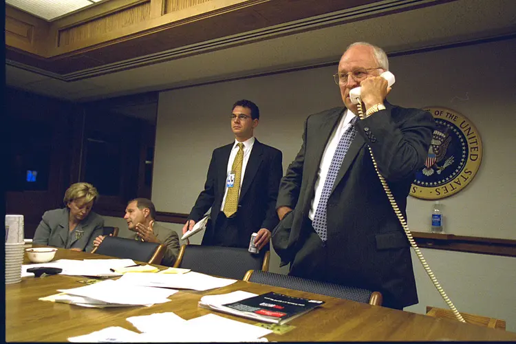 Em fotos do arquivo americano, o vice-presidente Dick Cheney aparece logo após os atentados, em 11 de setembro de 2001: quase 3.000 pessoas morreram (David Bohrer/U.S. National Archives/Getty Images)