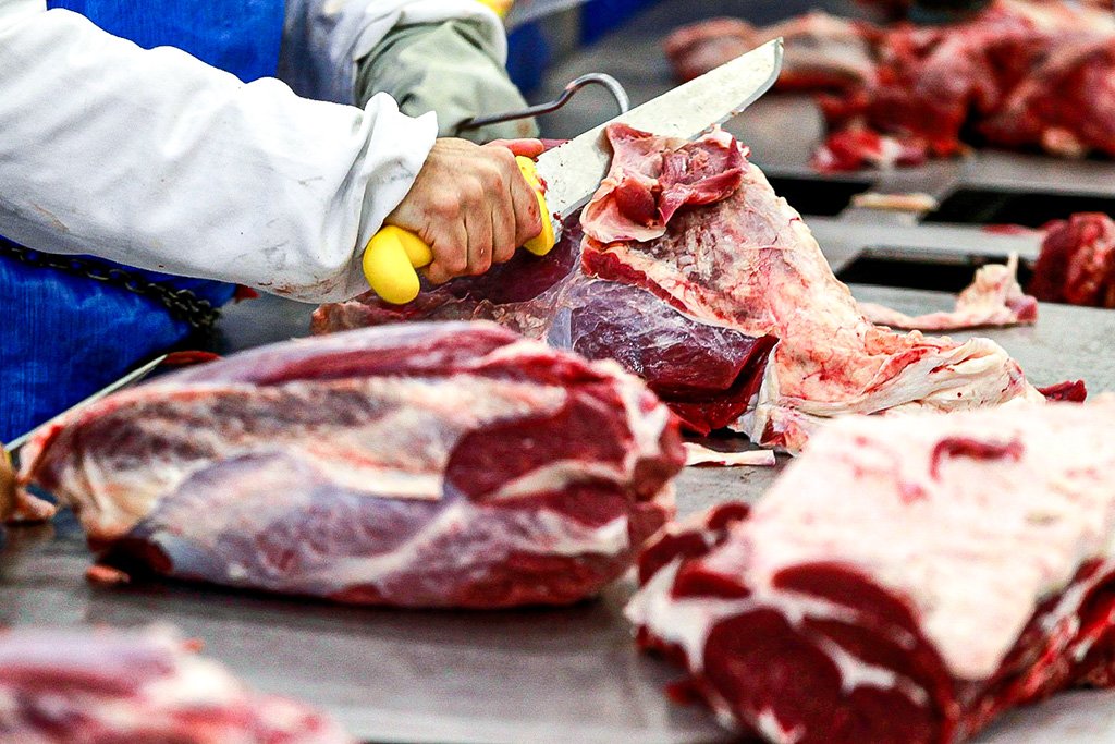 China retoma importação de carne bovina brasileira