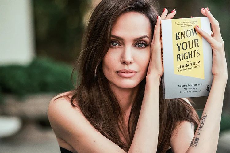 Angelina Jolie espera que novo livro incentive crianças a lutar por direitos. (Anistia Internacional/Lachlan Bailey/Reuters)