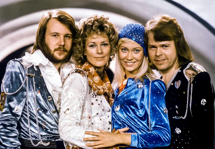 Grupo de música pop Abba após vencer o Eurovision sueco com sua música "Waterloo" nos anos 1970 (Olle Lindeborg/Reuters)