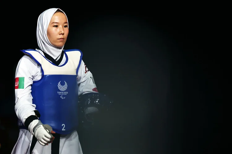 Zakia Khudadadi: esportista de 22 anos chegou a Tóquio no sábado. (Thomas Peter/Reuters)