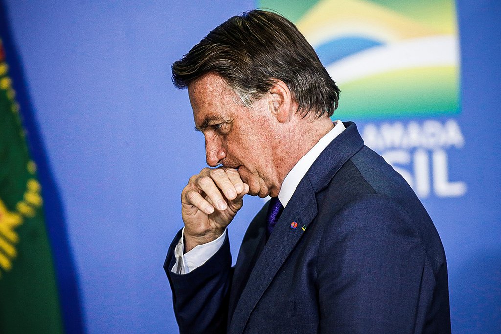 Sem ter se vacinado, Bolsonaro perde jogo do Santos