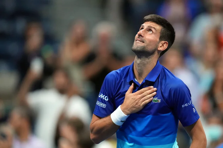 Novak Djokovic após vitória sobre Matteo Berrettini no US Open. (Danielle Parhizkaran/USA TODAY Sports/Reuters)