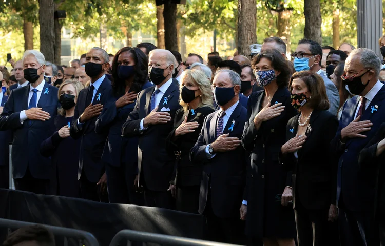 Biden e ex-presidentes em uma cerimônia no local onde estavam as torres gêmeas do World Trade Center. (Chip Somodevilla/Pool/Reuters)