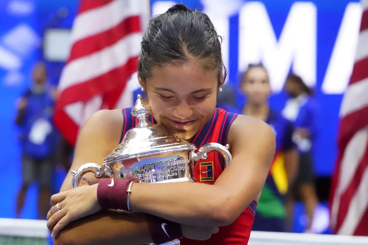 Emma Raducanu abraça troféu do US Open
11/09/2021
Robert Deutsch-USA TODAY Sports (Robert Deutsch-USA TODAY Sports/Reuters)