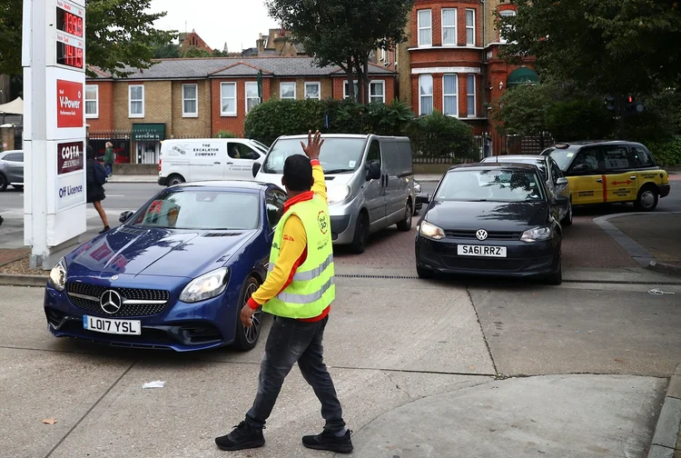 Reino Unido: ministros rejeitam as acusações de que a escassez de caminhoneiros tenha sido causada pela saída britânica da União Europeia (Hannah McKay/Reuters)