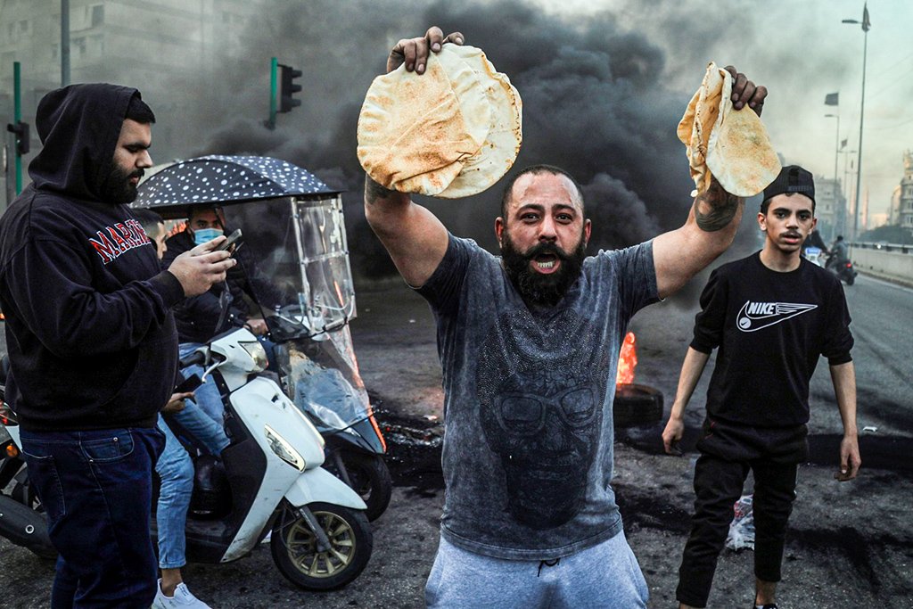 Alimentos mais caros: no Líbano, o grupo militante Hezbollah reforçou seu poder no país com a distribuição de alimentos (Bloomberg/Bloomberg)
