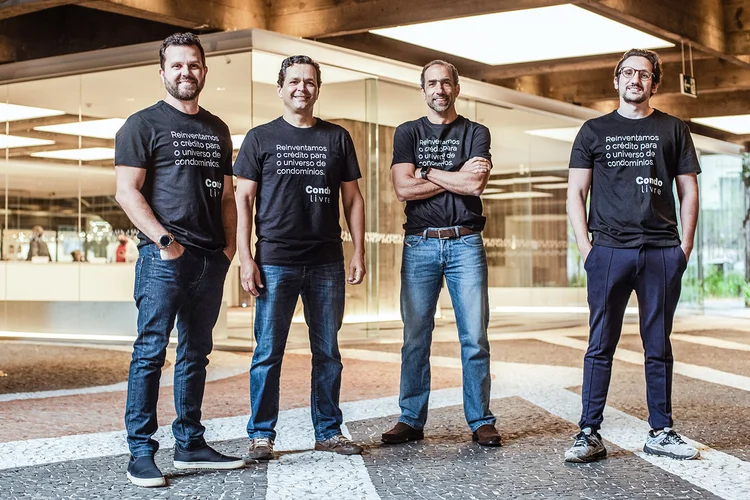 Matheus Munford, Luiz Guilherme, Rodrigo Gebara e Henrique Rusca, fundadores da fintech CondoLivre: oito clientes e uma base de 5.000 condomínios em pouco mais de três meses de operação (Claudio Belli/Divulgação)