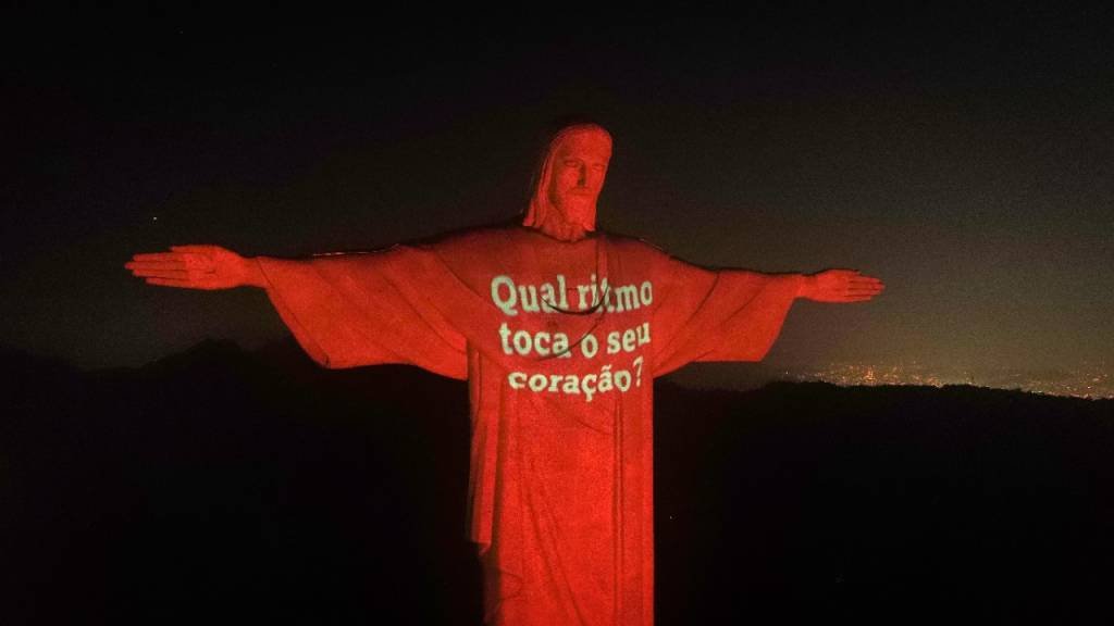Além do Flamengo, Cristo Redentor iluminado visa o Dia Mundial do Coração