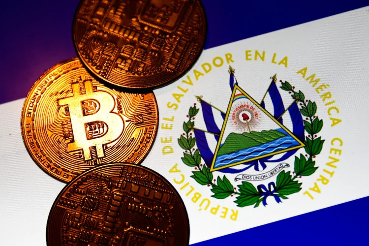 El Salvador adotou bitcoin como moeda oficial (NurPhoto/Getty Images)