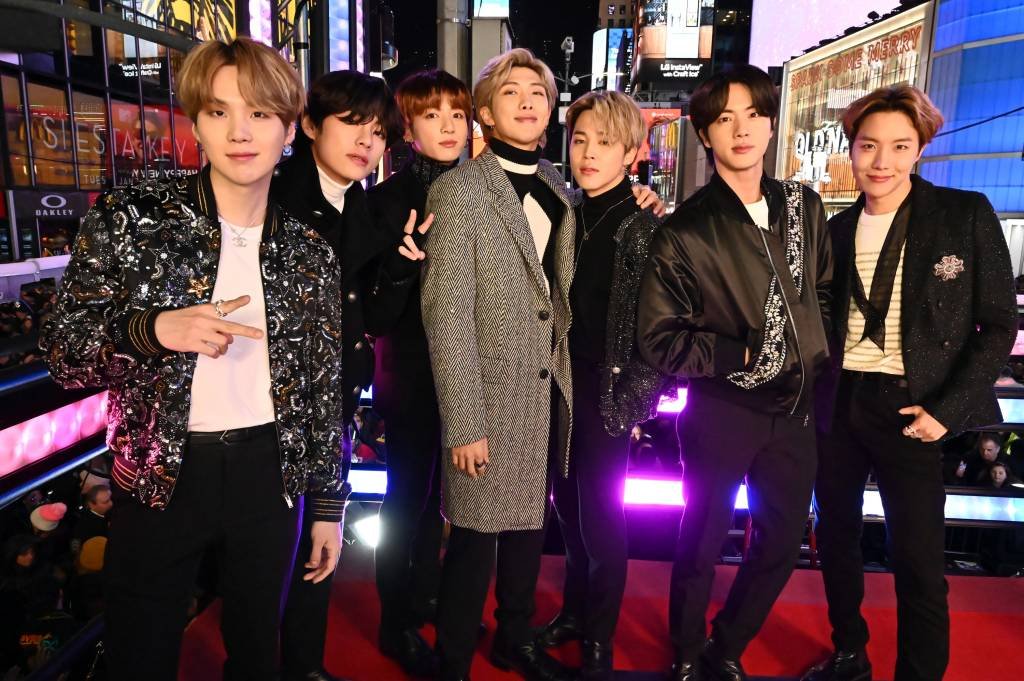 Grupo sul coreano BTS. (Astrid Stawiarz/Dick Clark Productions/Getty Images)