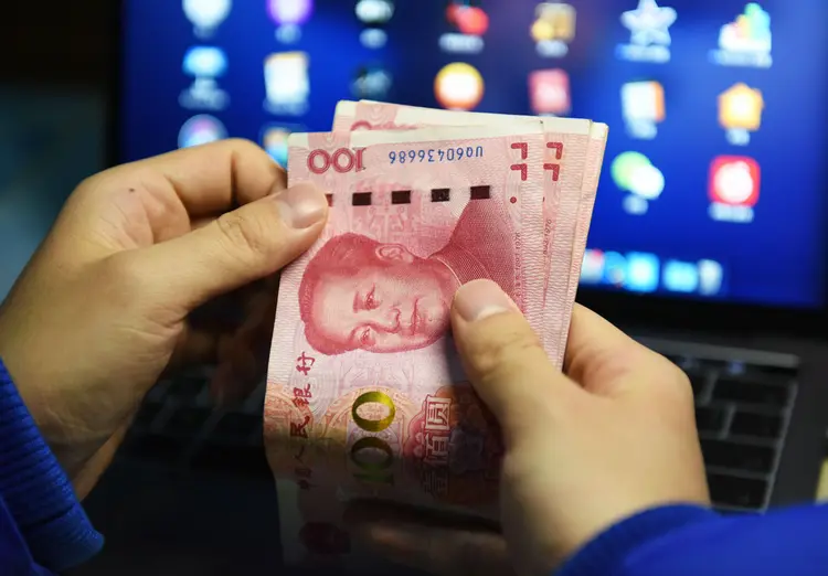 Notas de renminbi, moeda oficial da China (Barcroft Media/Getty Images)