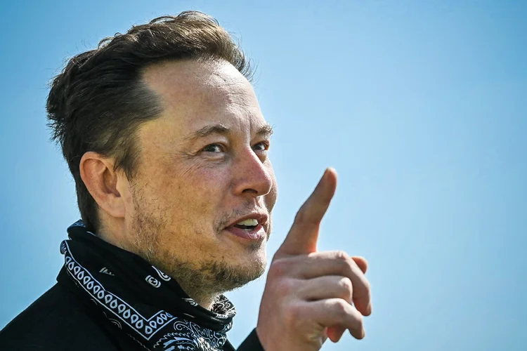 O CEO da Binance chegou a rebater Musk no Twitter, citando problemas da Tesla (Patrick Pleul/Getty Images)