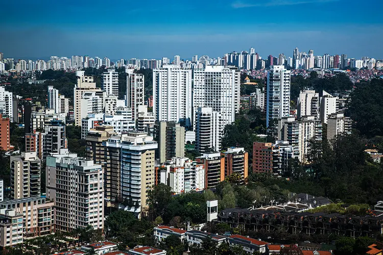 Vista aérea da cidade de São Paulo: pesquisa do QuintoAndar mostra que imóveis para venda estão anunciados acima do preço em mais da metade dos casos (Leandro Fonseca/Exame)