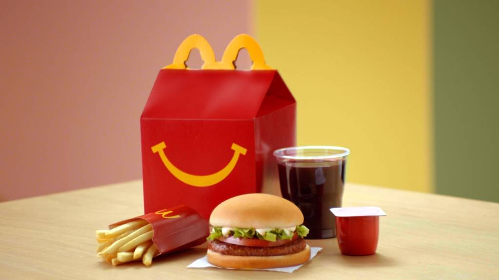 McDonald's tira aromatizantes artificiais e corantes do McLanche Feliz