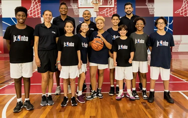 Educadores poderão participar de um programa de benefícios e troca de pontos por produtos oficiais da NBA (Guilherme Leporace/Divulgação)