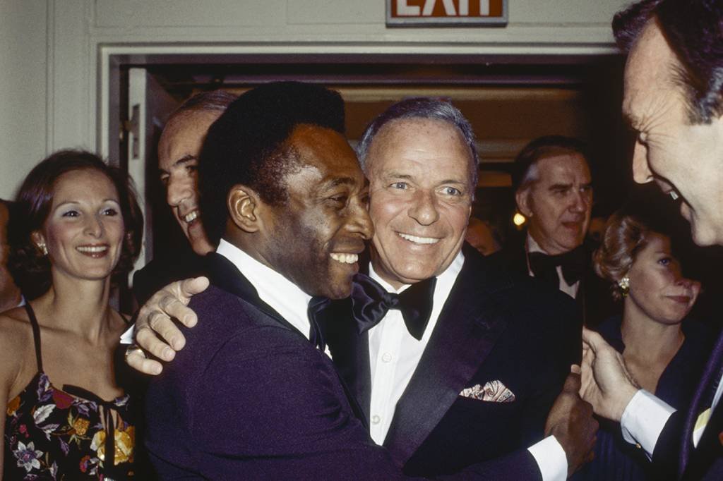 Pelé e Frank Sinatra em jantar beneficente: celebridades (Bettmann/Getty Images)