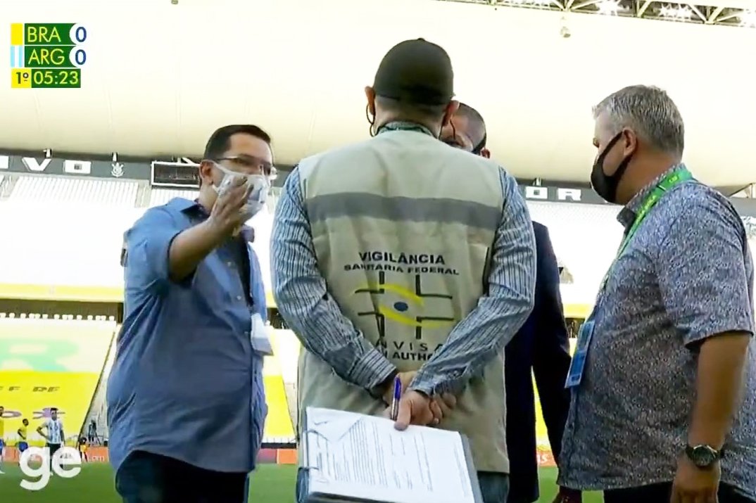 Anvisa paralisa jogo entre Brasil e Argentina para retirar jogadores