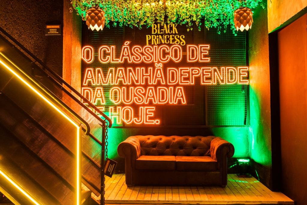 Cerveja Black Princess abre bar temporário com shows em São Paulo