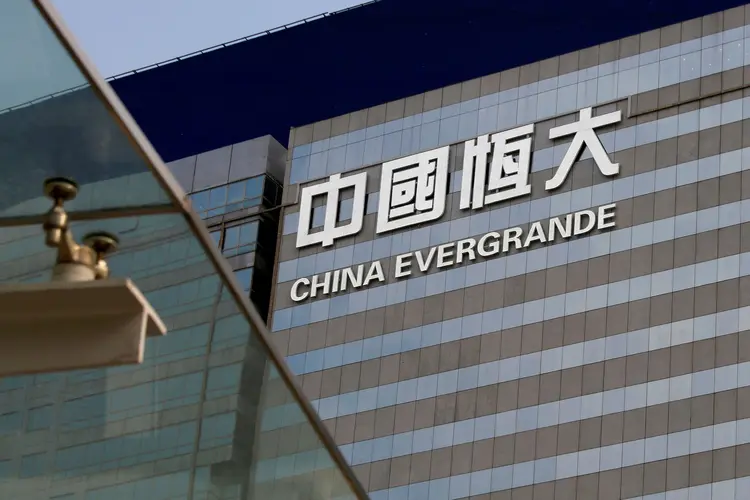 Tribunal decreta falência da Evergrande, a incorporadora mais endividada do mundo (Bobby Yip/Reuters)