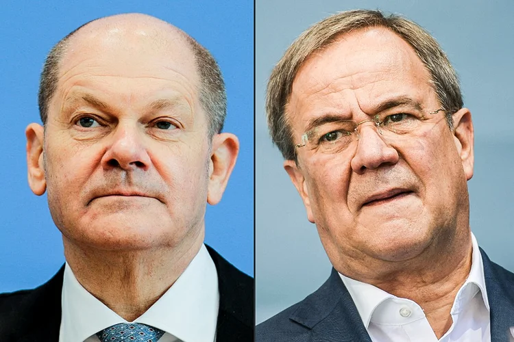 O candidato social-democrata Olaf Scholz e o candidato conservador Armin Laschet durante a votação de 26 de setembro de 2021 (Ina Fassbender/AFP)