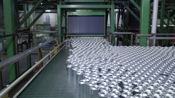 Ball investe 350 milhões de reais em reabertura de fábrica de latas