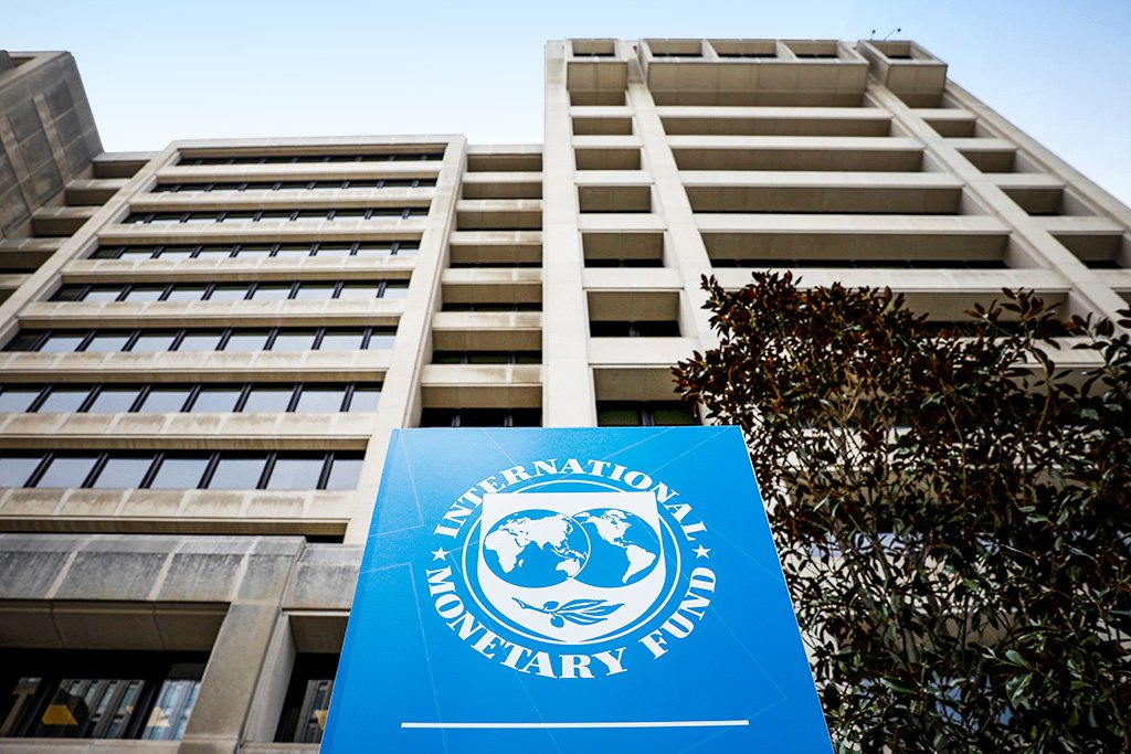 Sede do FMI, em Washington: instituição revisou drasticamente projeção de crescimento global em 2022, de 4,4% para 3,6% (Yuri Gripas/Reuters)