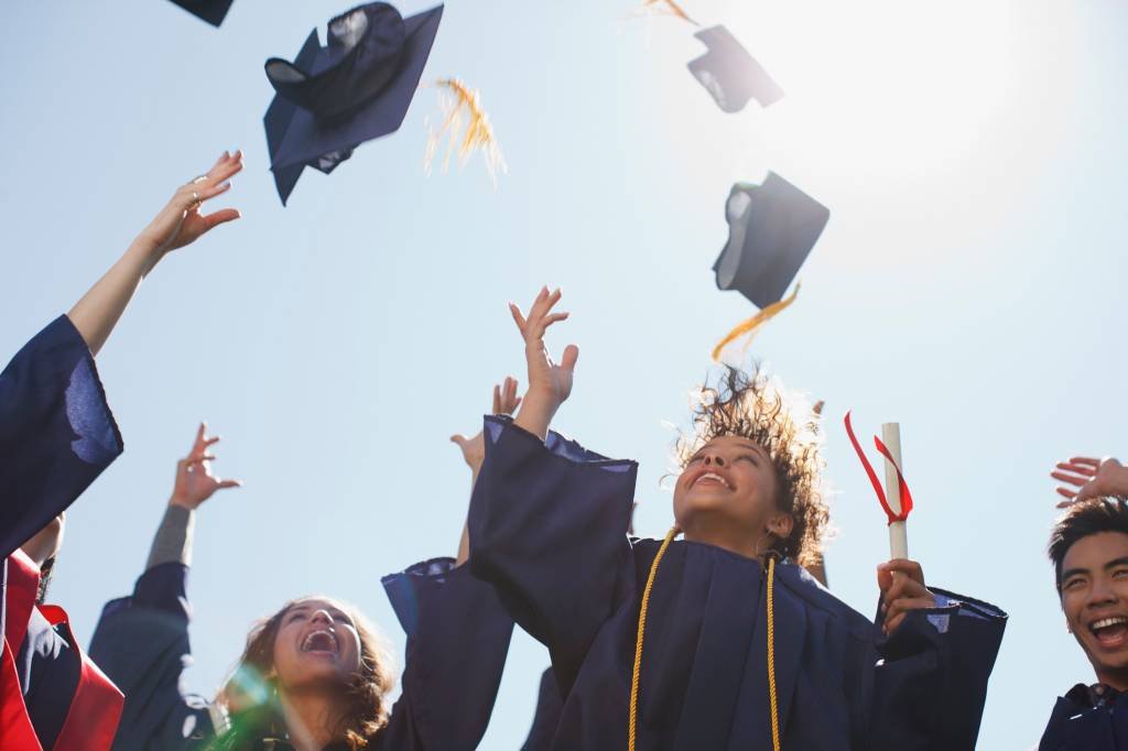 Quer estudar no exterior? Veja mais de 30 programas de bolsas pelo mundo