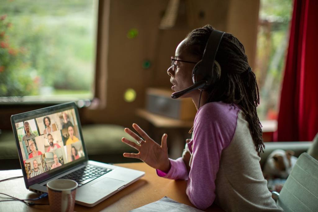 Acha que time home office finge que trabalha? Então você finge que lidera