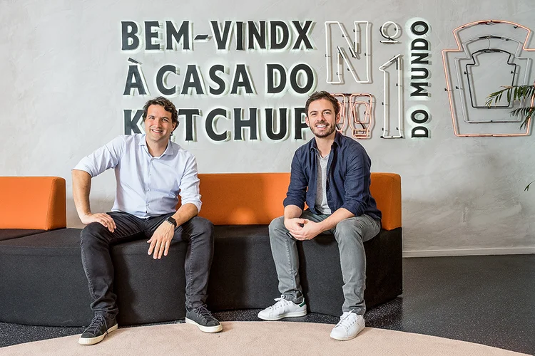 Fernando Rosa, CEO da Kraft Heinz e Gabriel Daniel, CEO da BR Spices: sociedade irá acelerar expansão da marca de temperos no Brasil  (Cleiby Trevisan/Divulgação)