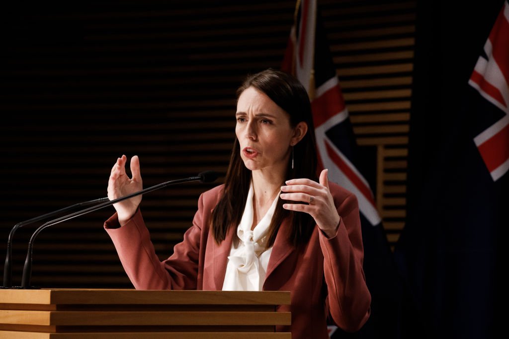 Nova Zelândia vai suspender confinamento por covid — exceto em Auckland